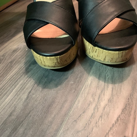 Le chateau black size 9 wedge sandals - Picture 1 of 6
